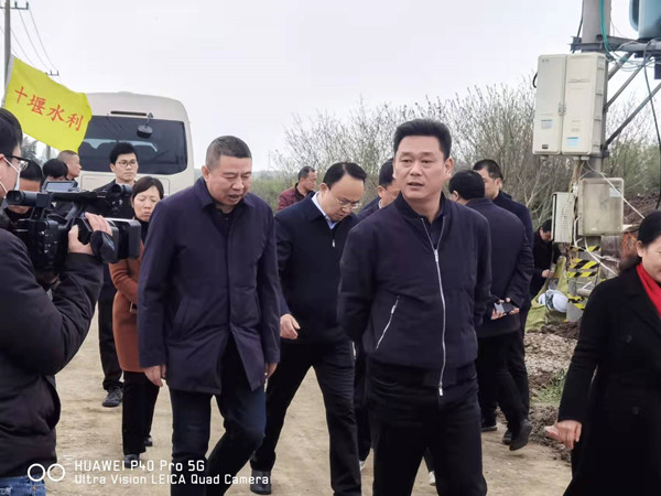洪湖領(lǐng)導視察1_副本.jpg